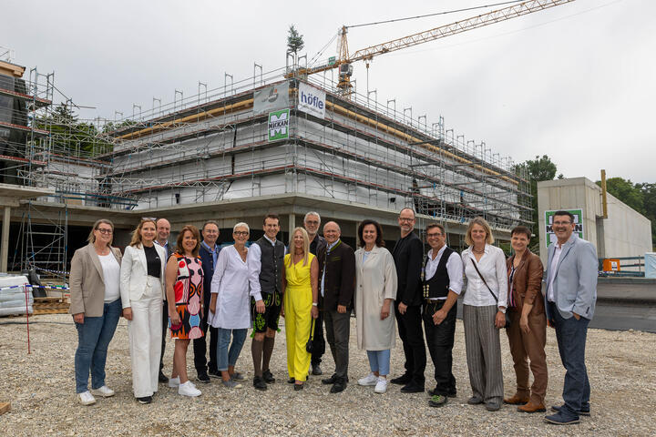 Gymnasium Herrsching feiert Richtfest