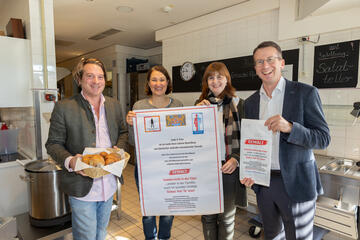 Tütenaktion um Hilfsangebote sichtbar zu machen