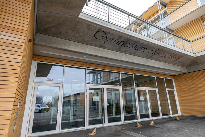 Gymnasium Herrsching Tür
