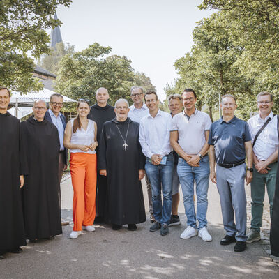 In der Erzabtei St. Ottilien wurde ein Überblick über das Klosterdorf und seine Betriebe gegeben.