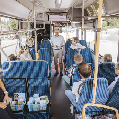 Auch Dr. Bernd Rosenbusch, Geschäftsführer des Münchner Verkehrs- und Tarifverbunds, grüßt den Teilnehmerkreis mit Fakten zur Expressbuslinie X910