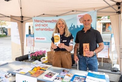 Info-Stand der ARGE mit Petra Fontana und Willi Neuner